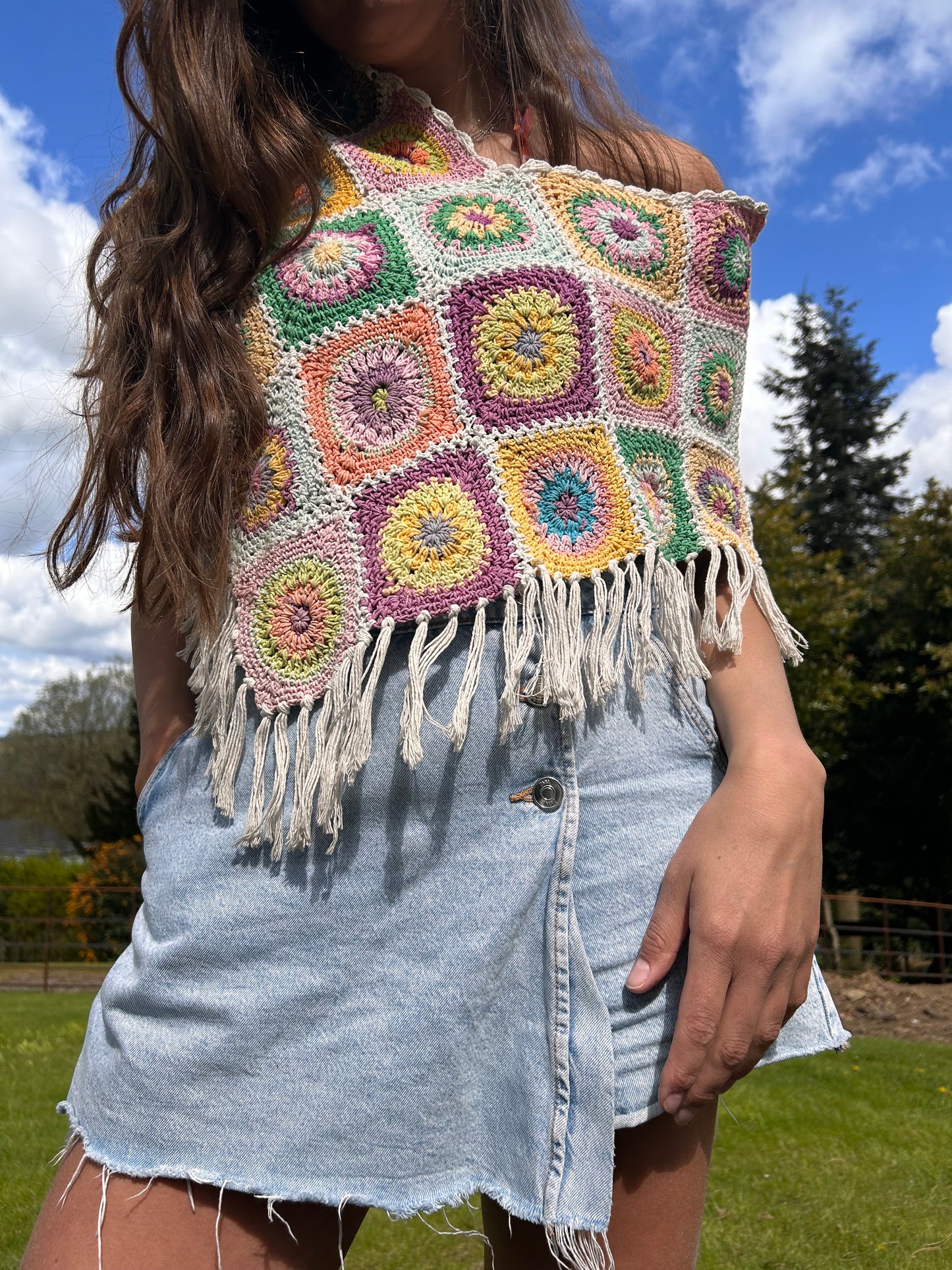 Reversible Granny square & tassel poncho