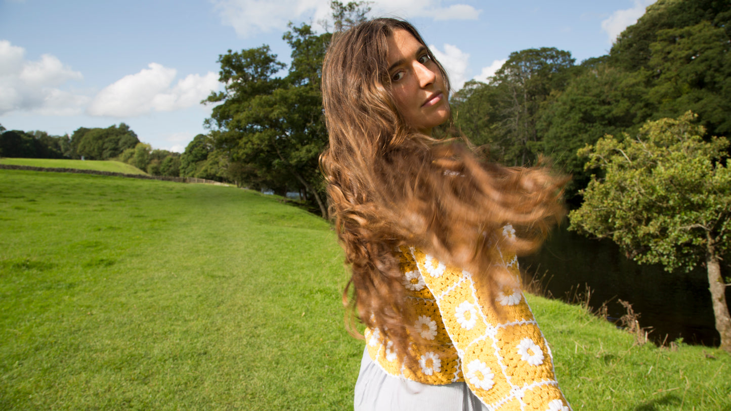 LAZY DAiSY Cardigan in Yellow