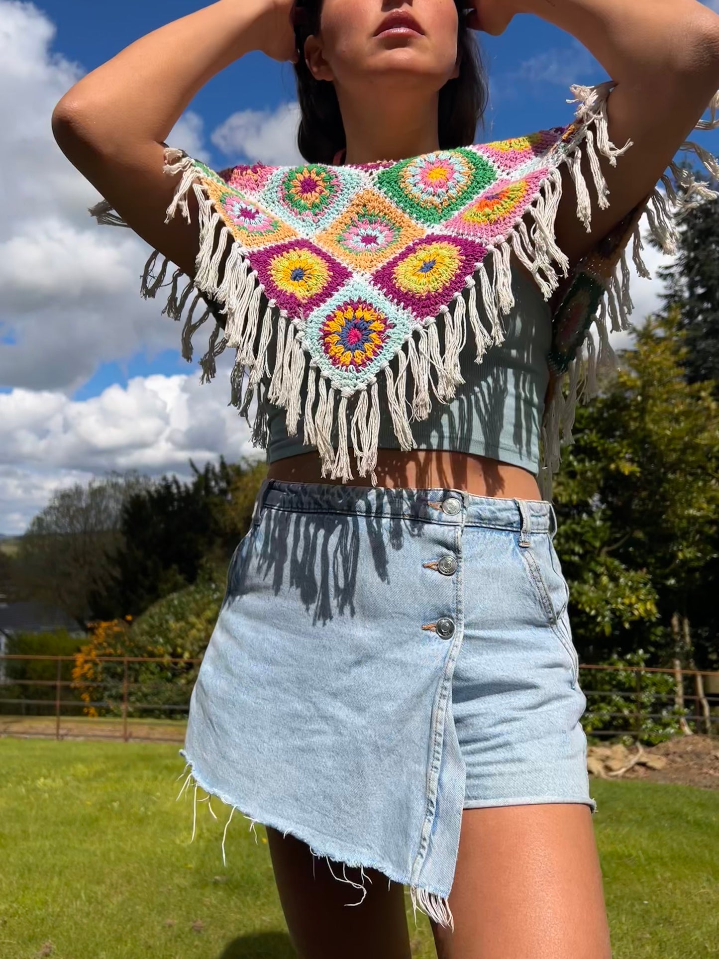 Reversible Granny square & tassel poncho