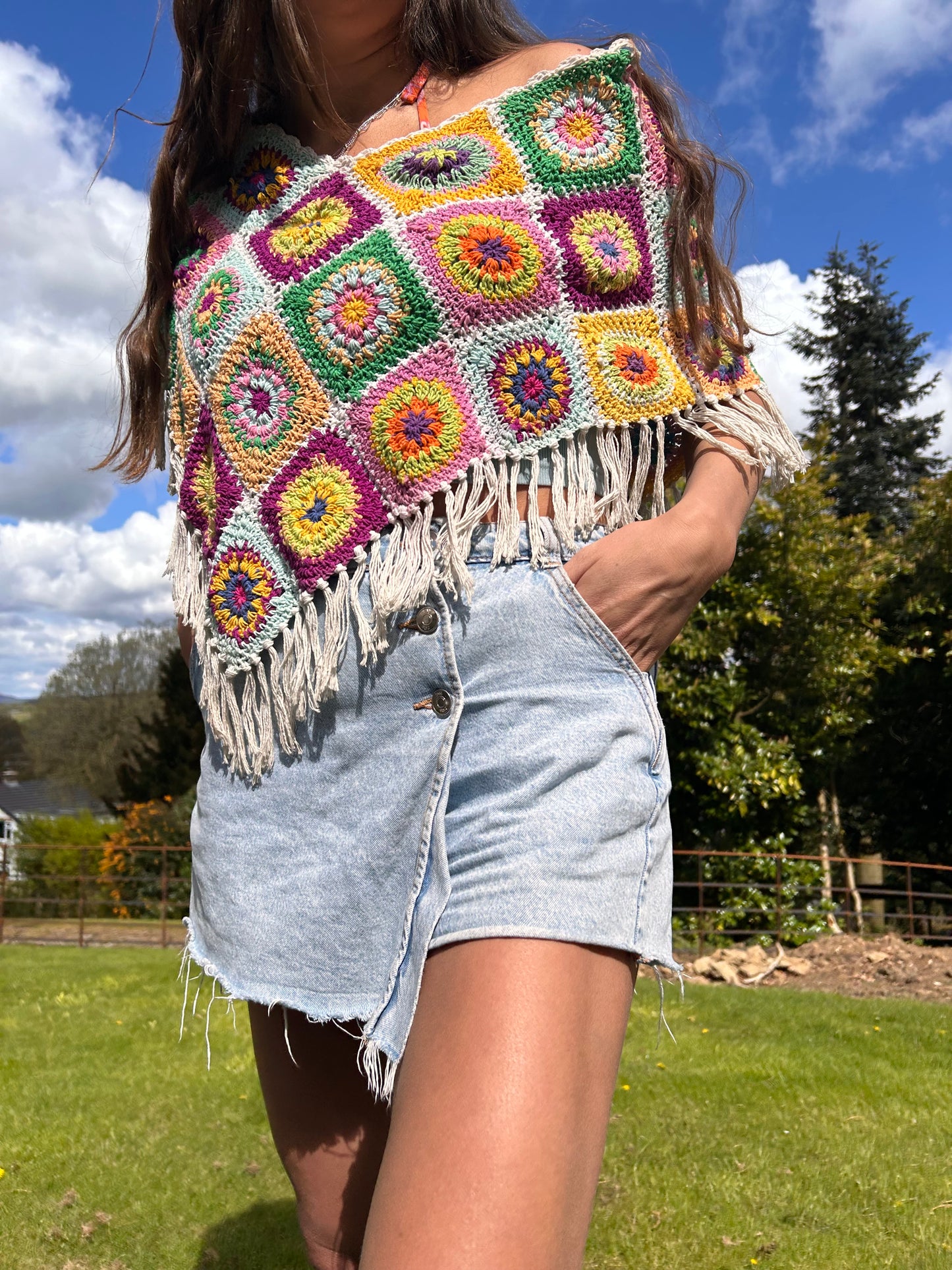 Reversible Granny square & tassel poncho