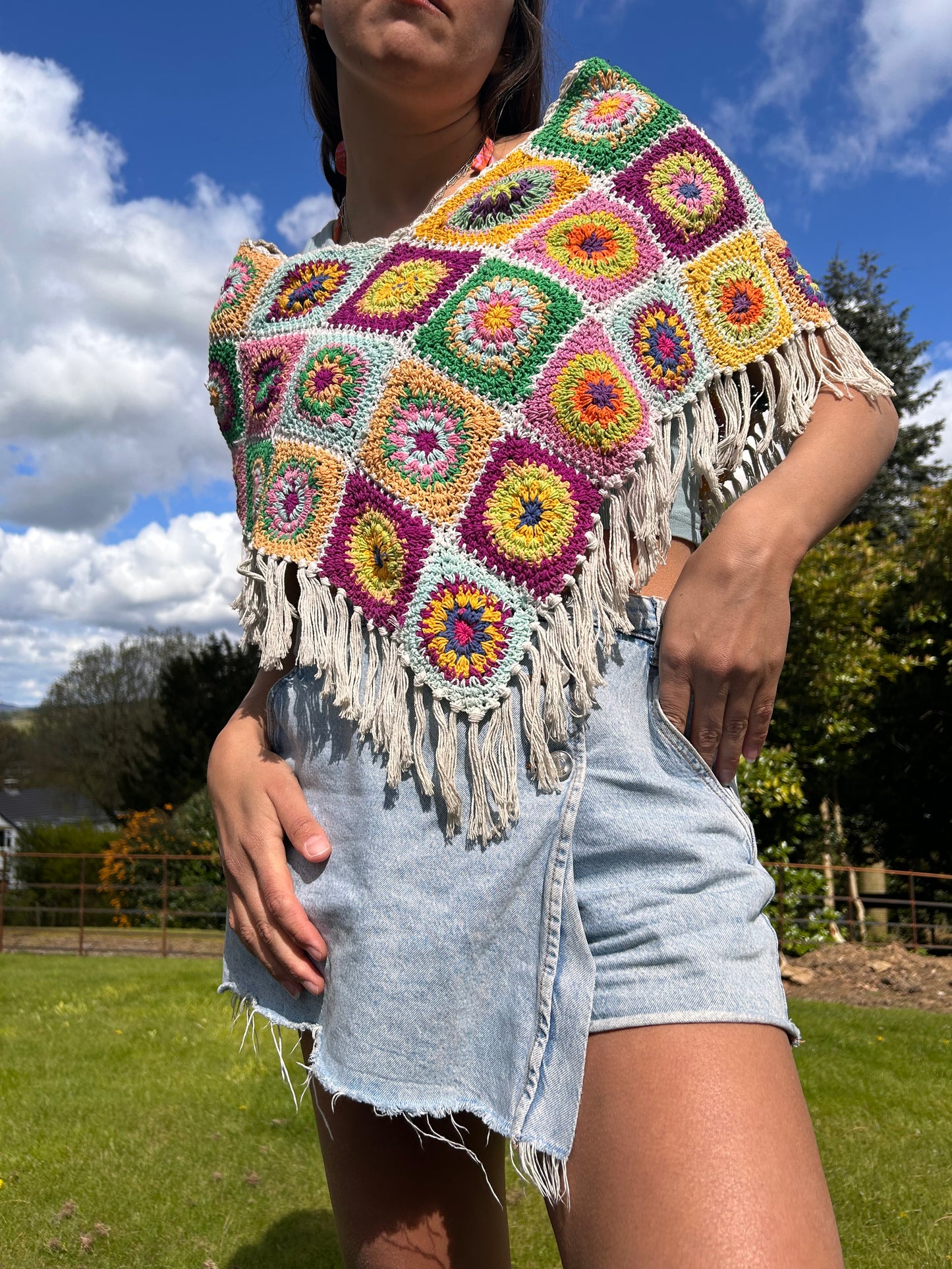 Reversible Granny square & tassel poncho