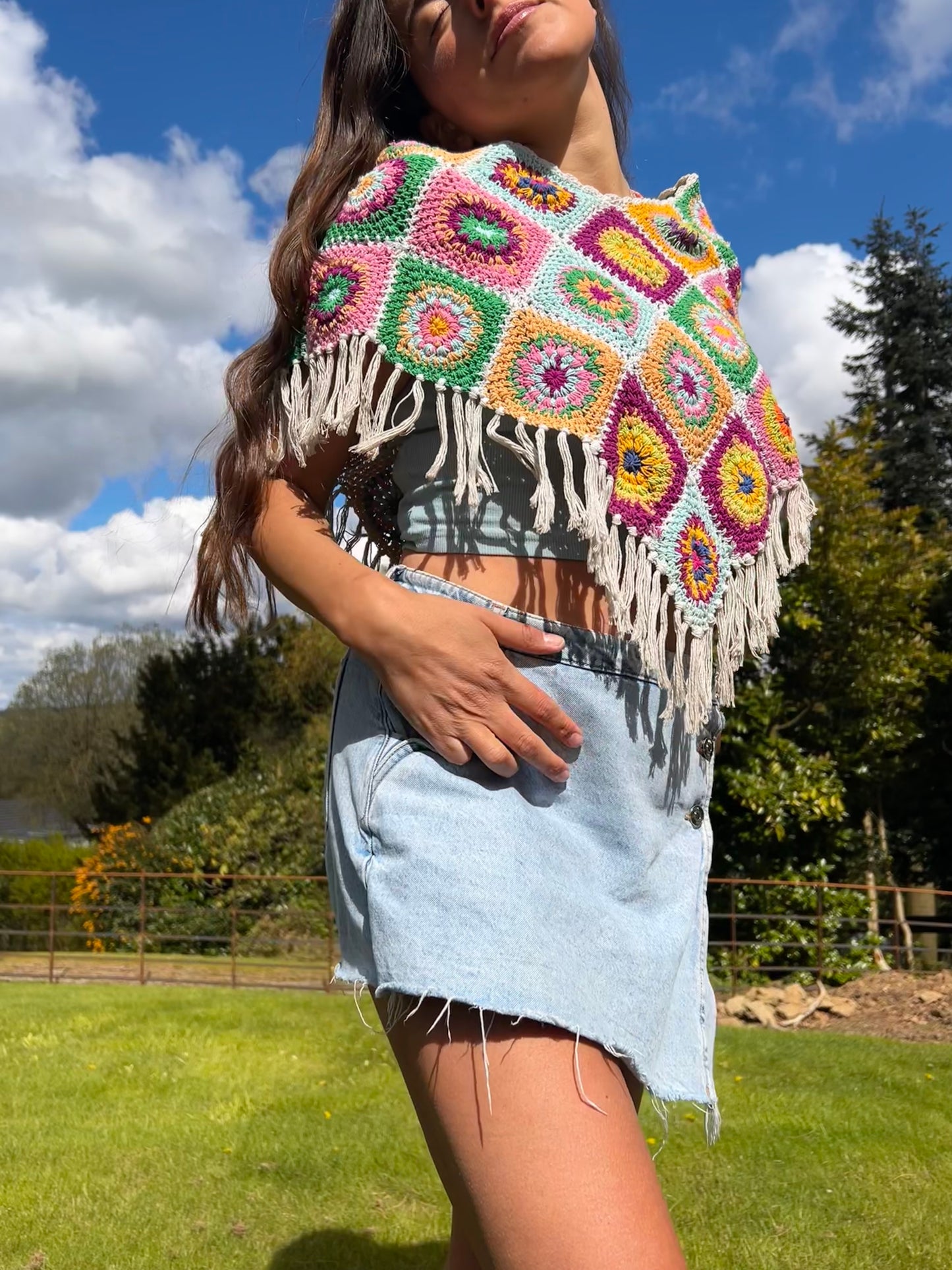 Reversible Granny square & tassel poncho